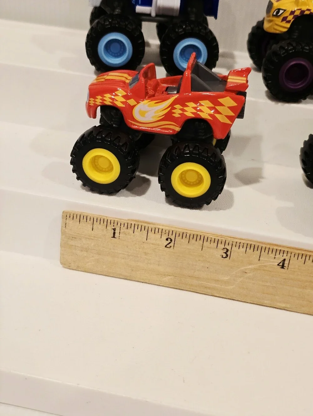 Blaze And The Monster Machines Racing Flag Diecast Truck Set